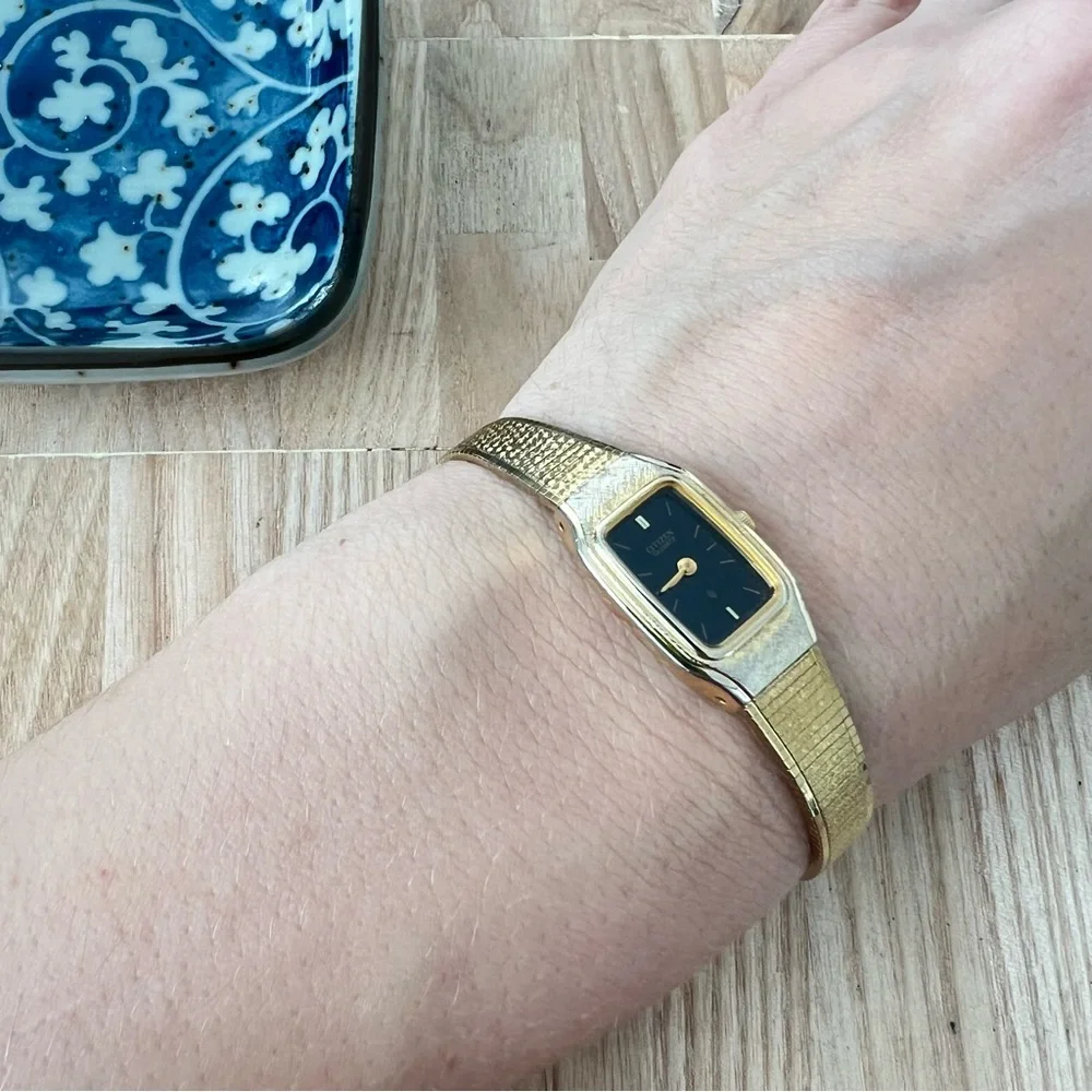 Vintage citizen quartz rectangular black dial gold tone dress watch NEW BATTERY